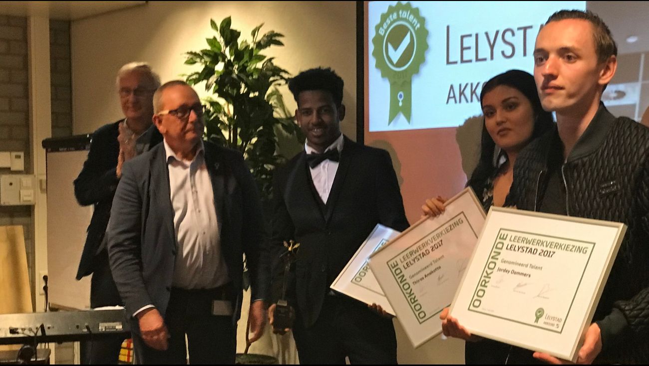 Omroep Flevoland Nieuws Jonge Statushouder Wint Prijs Beste Talent 2017