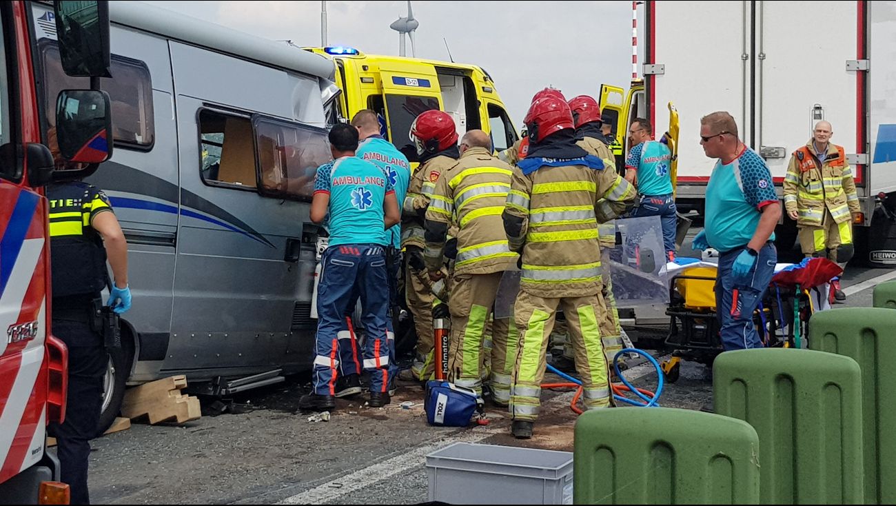 Door Een Ernstig Ongeluk Op De Ketelbrug Is De Rijbaan Van Lelystad ...